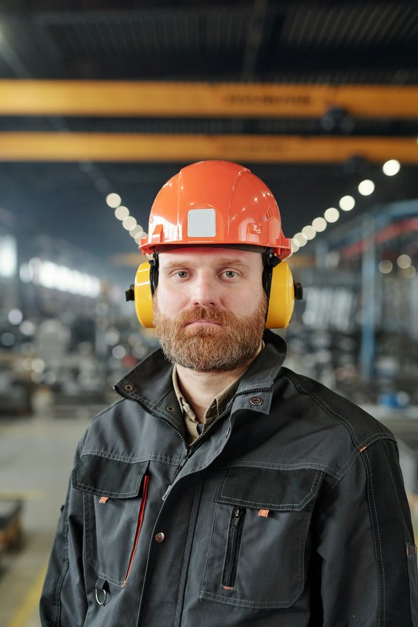 Quand porter une veste de travail : conditions essentielles exposées